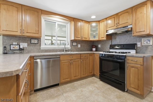 29 Alexandria Dr, Manalapan Twp., NJ 07726
