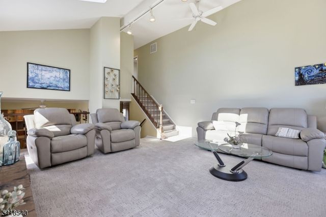 29 Alexandria Dr, Manalapan Twp., NJ 07726