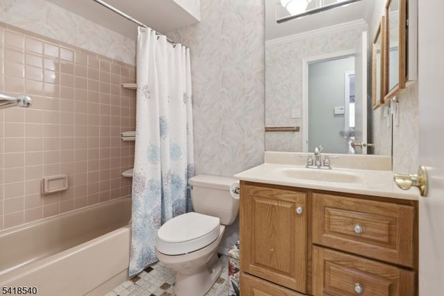 29 Alexandria Dr, Manalapan Twp., NJ 07726