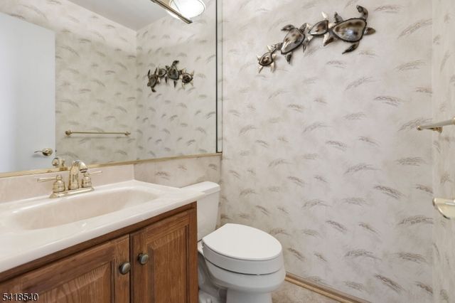 29 Alexandria Dr, Manalapan Twp., NJ 07726