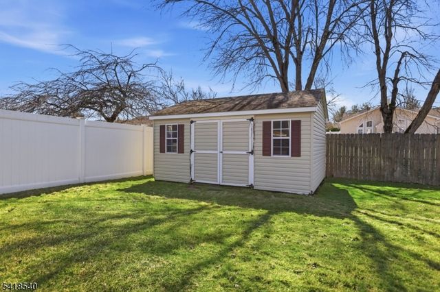 29 Alexandria Dr, Manalapan Twp., NJ 07726