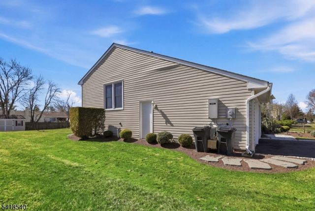 29 Alexandria Dr, Manalapan Twp., NJ 07726
