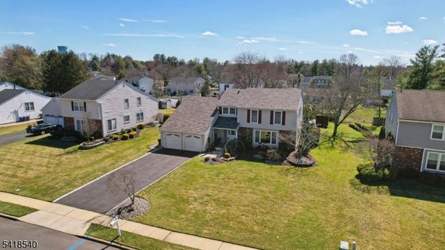 29 Alexandria Dr, Manalapan Twp., NJ 07726