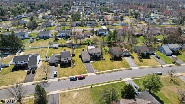 29 Alexandria Dr, Manalapan Twp., NJ 07726