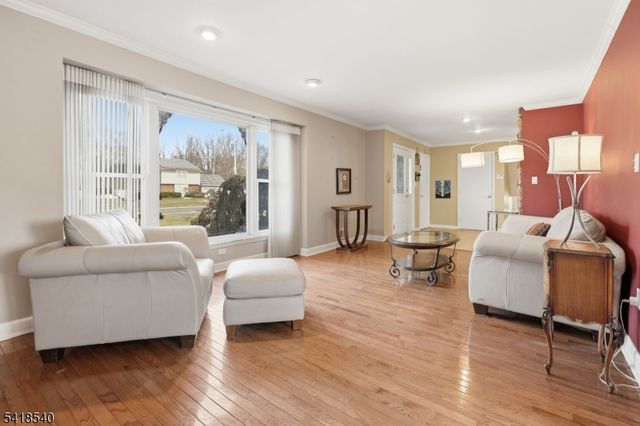 29 Alexandria Dr, Manalapan Twp., NJ 07726