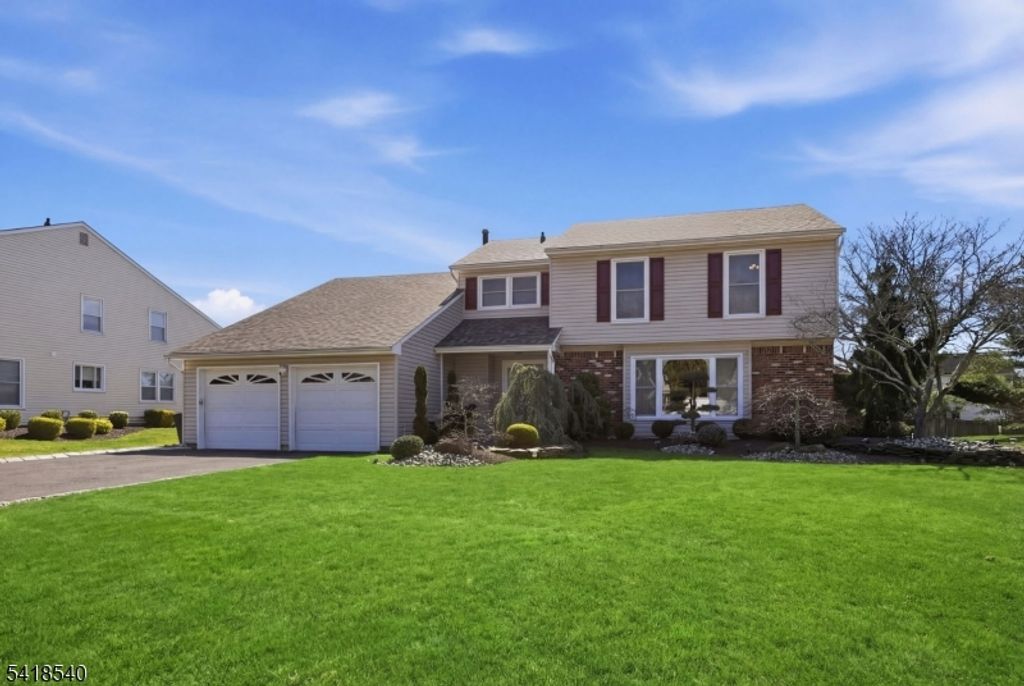 29 Alexandria Dr, Manalapan Twp., NJ 07726