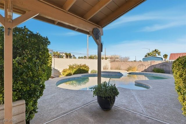 688 Montvilla Drive, Las Vegas, NV 89123