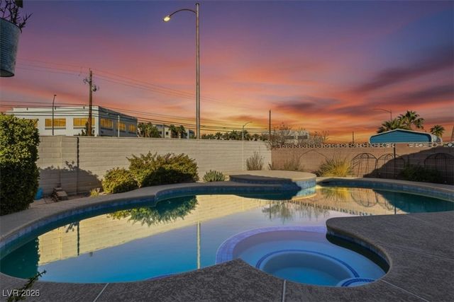 688 Montvilla Drive, Las Vegas, NV 89123