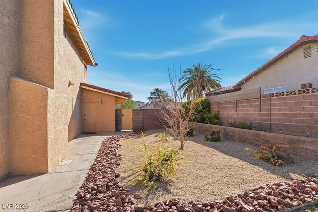 688 Montvilla Drive, Las Vegas, NV 89123