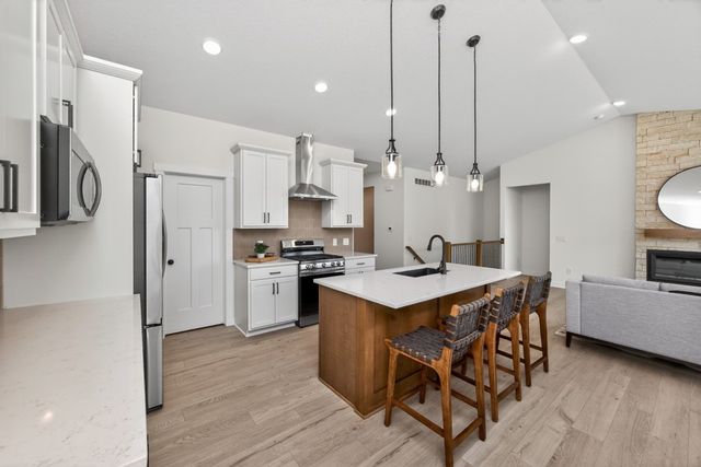 1615 NW Parkside Lane, Waukee, IA 50263