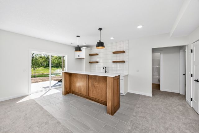 1615 NW Parkside Lane, Waukee, IA 50263