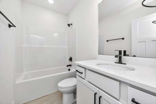 1615 NW Parkside Lane, Waukee, IA 50263