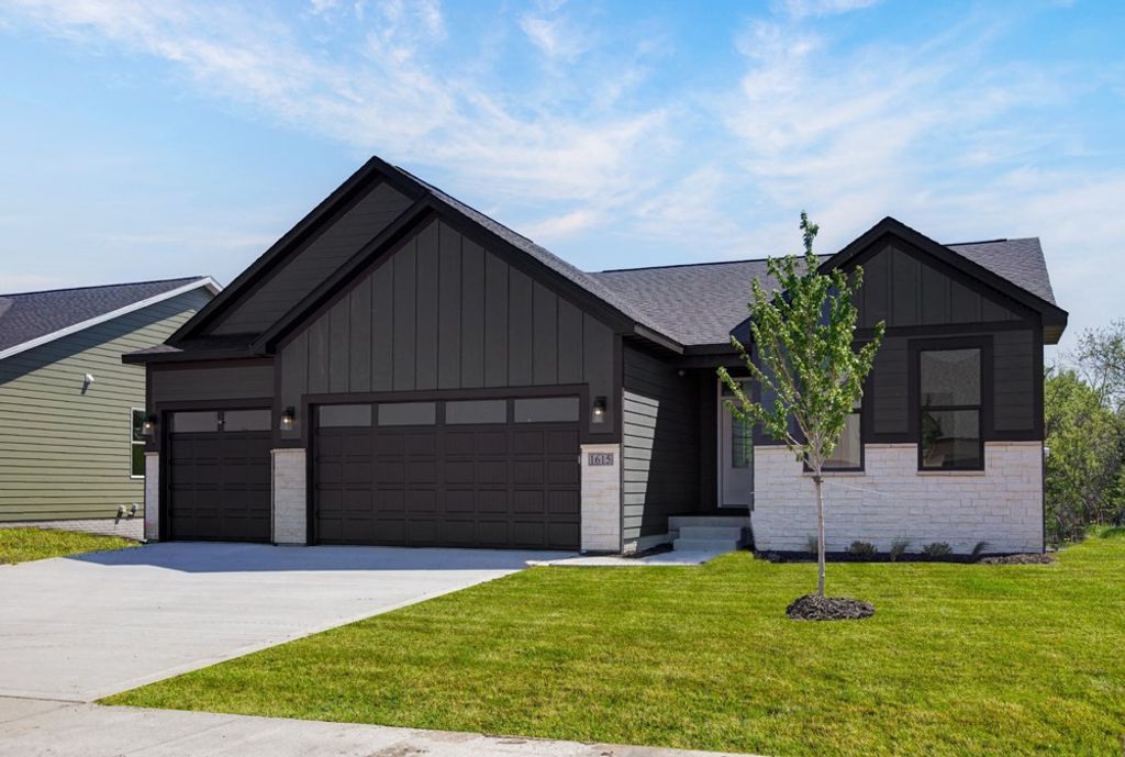 1615 NW Parkside Lane, Waukee, IA 50263