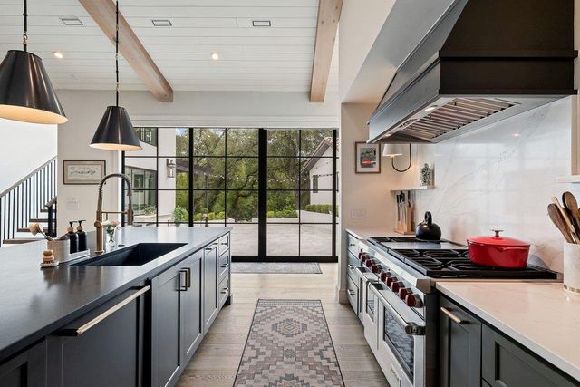 28 Club Estates PKWY, Austin, TX 78738