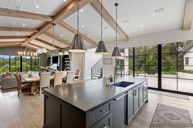 28 Club Estates PKWY, Austin, TX 78738