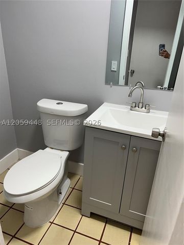 645 W 68th St 645, Hialeah, FL 33014