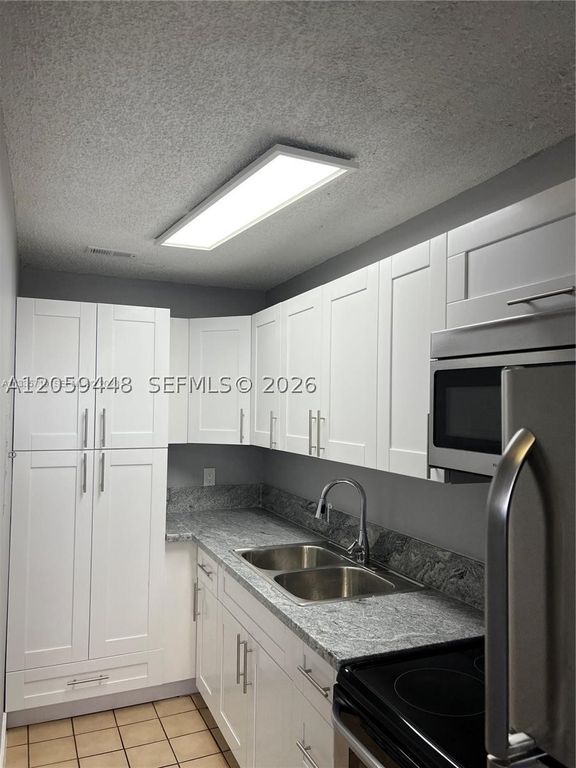 645 W 68th St 645, Hialeah, FL 33014