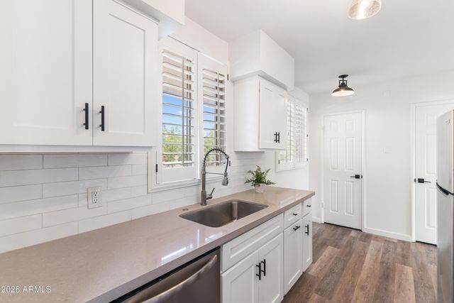 3242 E CAMELBACK Road 204, Phoenix, AZ 85018