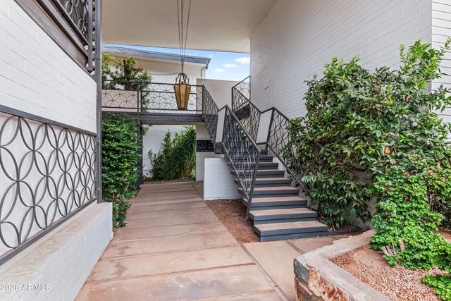 3242 E CAMELBACK Road 204, Phoenix, AZ 85018