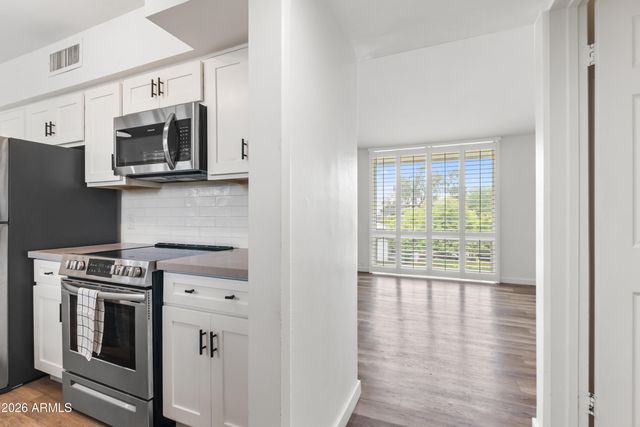 3242 E CAMELBACK Road 204, Phoenix, AZ 85018