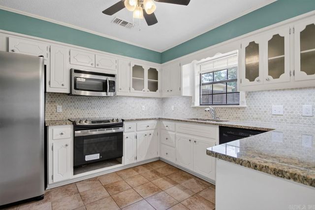 101 Crossbow Ct, Sherwood, AR 72120