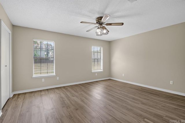 101 Crossbow Ct, Sherwood, AR 72120