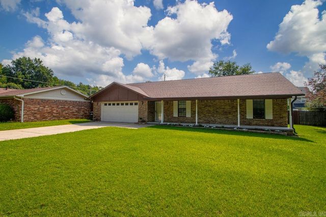 101 Crossbow Ct, Sherwood, AR 72120