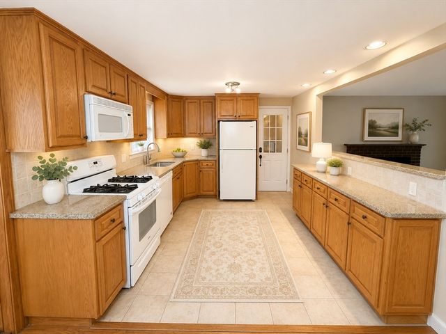 29 Greenleaf Circle 29, Framingham, MA 01701