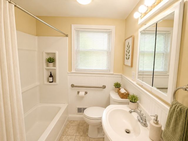 29 Greenleaf Circle 29, Framingham, MA 01701