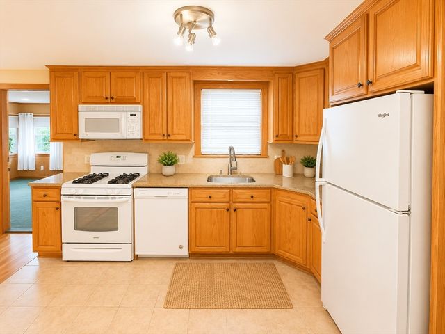 29 Greenleaf Circle 29, Framingham, MA 01701