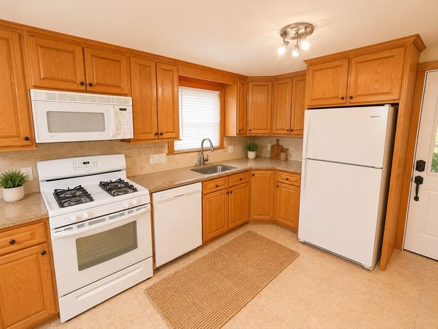 29 Greenleaf Circle 29, Framingham, MA 01701