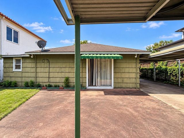 5551 Aspen Street, Houston, TX 77081