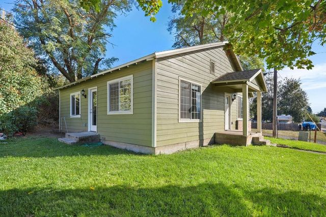 231 W Poplar St, Tekoa, WA 99033