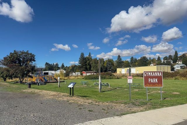 231 W Poplar St, Tekoa, WA 99033