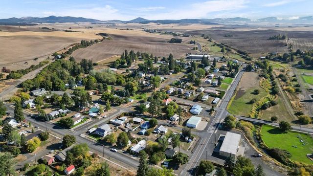 231 W Poplar St, Tekoa, WA 99033