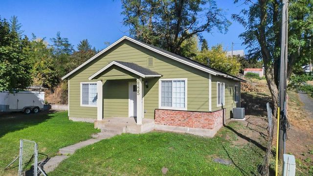 231 W Poplar St, Tekoa, WA 99033