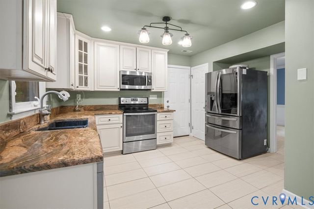 5902 Mill Spring Rd, Midlothian, VA 23112
