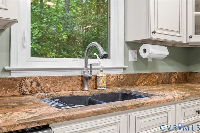 5902 Mill Spring Rd, Midlothian, VA 23112