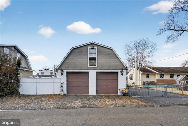 3227 STEELE AVE, Bristol, PA 19007