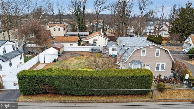 3227 STEELE AVE, Bristol, PA 19007