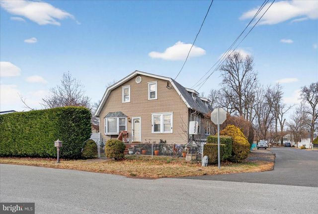 3227 STEELE AVE, Bristol, PA 19007