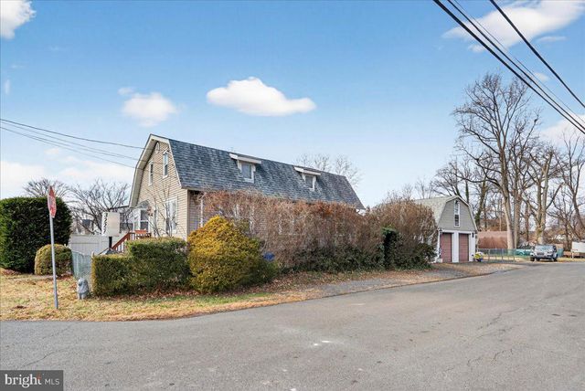 3227 STEELE AVE, Bristol, PA 19007