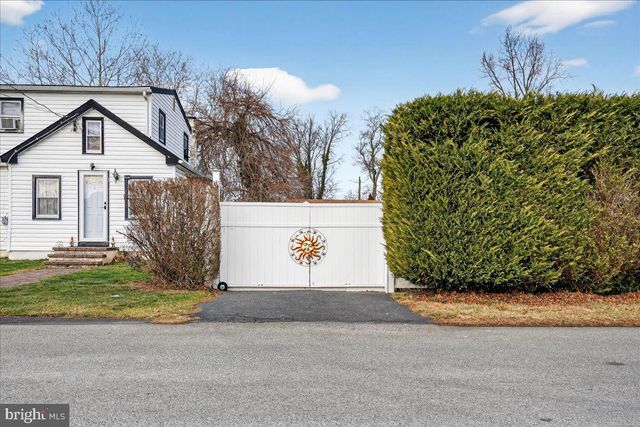 3227 STEELE AVE, Bristol, PA 19007