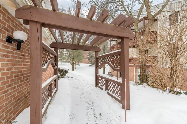 23061 Brick Mill Run C3, Westlake, OH 44145