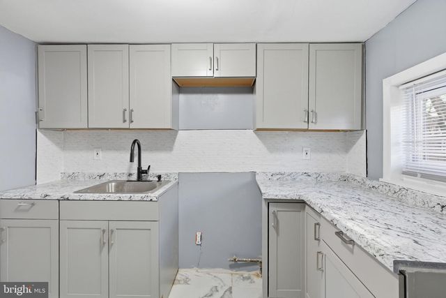 1526 S LECOUNT ST, Philadelphia, PA 19146