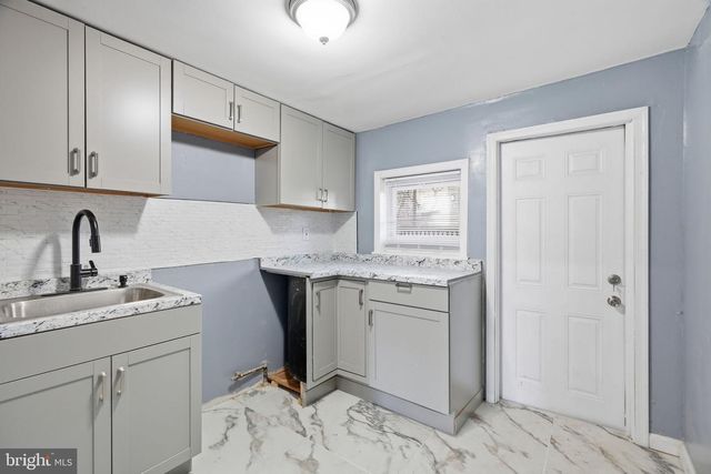 1526 S LECOUNT ST, Philadelphia, PA 19146