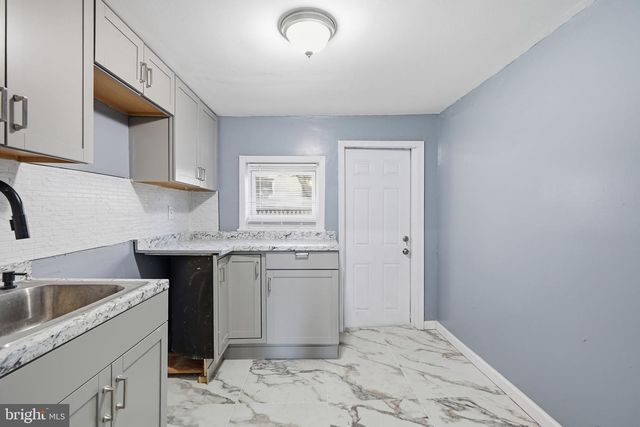 1526 S LECOUNT ST, Philadelphia, PA 19146