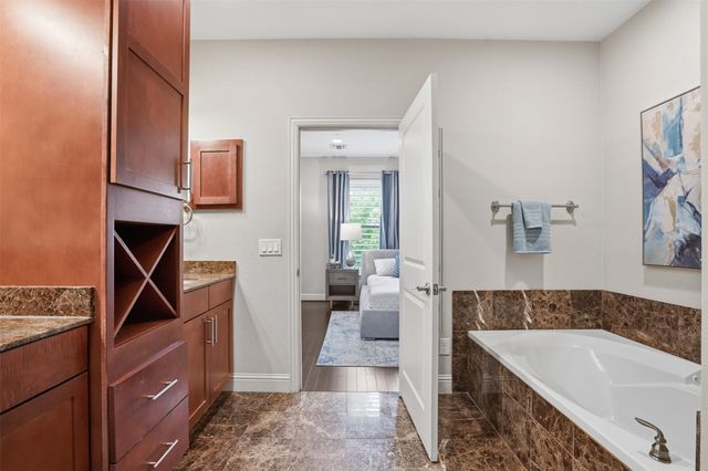 644 E Bluff Street, Fort Worth, TX 76102