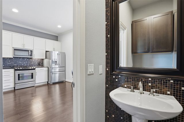 644 E Bluff Street, Fort Worth, TX 76102