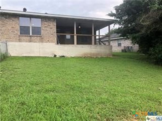 2722 N Heynis, New Braunfels, TX 78130